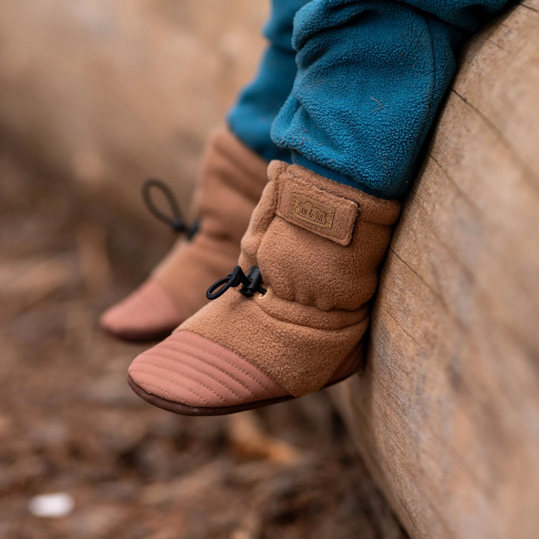 Jan &amp; Jul Stay-Put Cozy Booties - Brown Bear